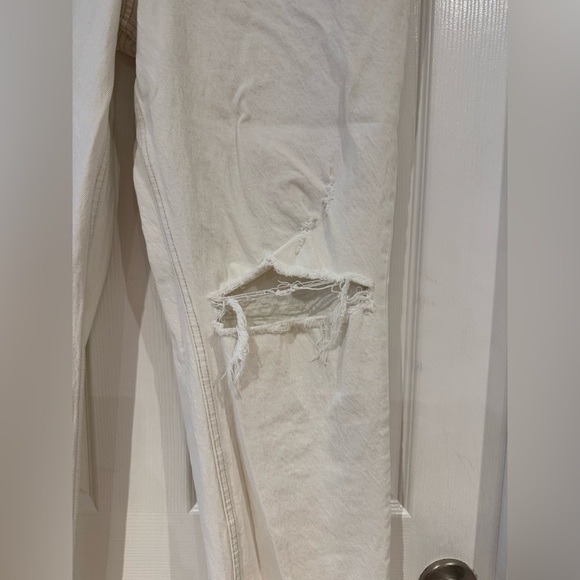 White Abercrombie & Fitch The 90s Straight Ultra High Rise Distressed Jean 12S - Picture 2 of 10